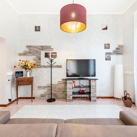 Hostly - Domus Happya - Dream In The Appia Antica Park Apartment Рим Екстериор снимка
