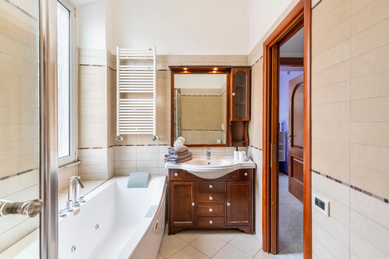 Hostly - Domus Happya - Dream In The Appia Antica Park Apartment Рим Екстериор снимка